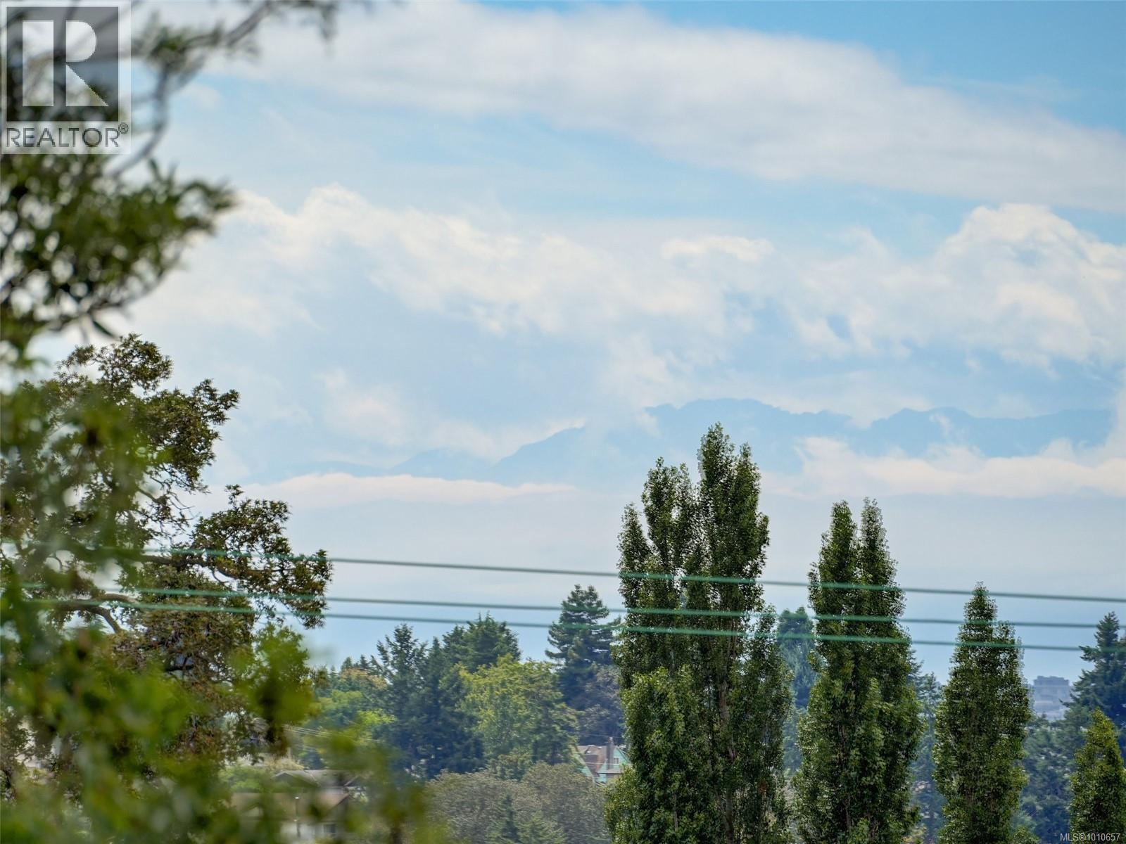 Photo 27 of 948 Mckenzie Ave, Saanich BC