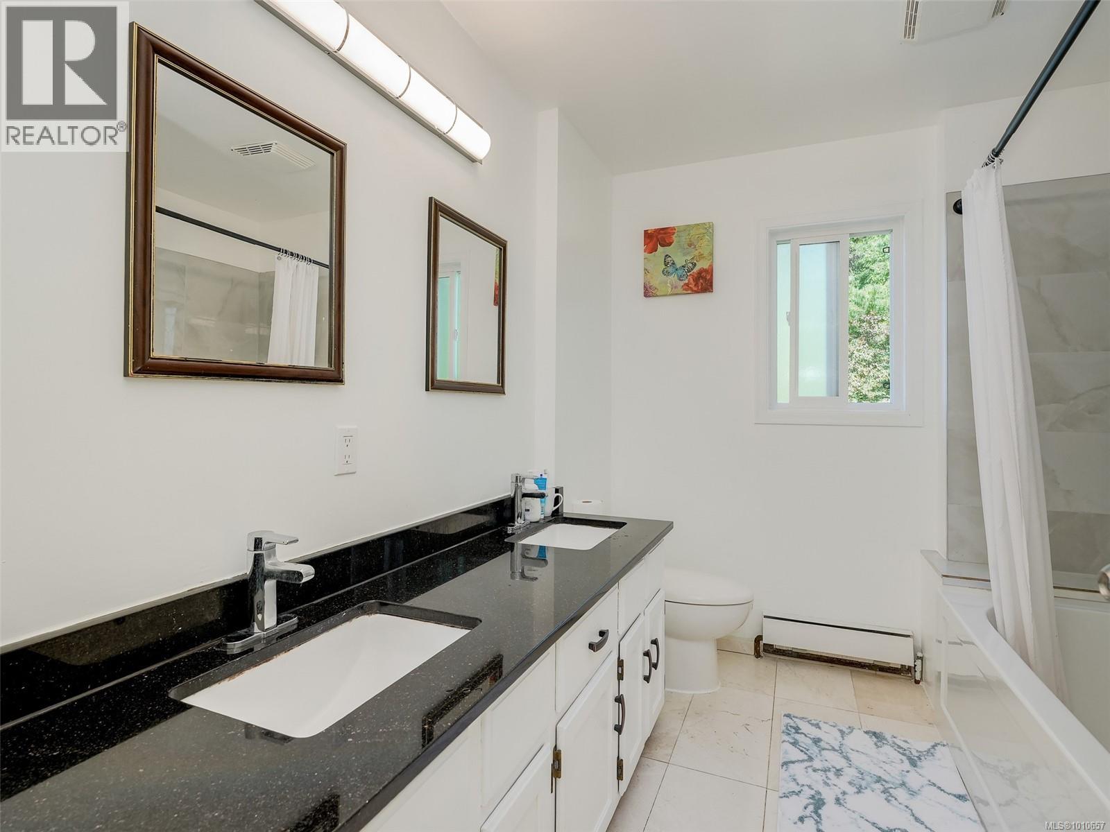 Photo 34 of 948 Mckenzie Ave, Saanich BC