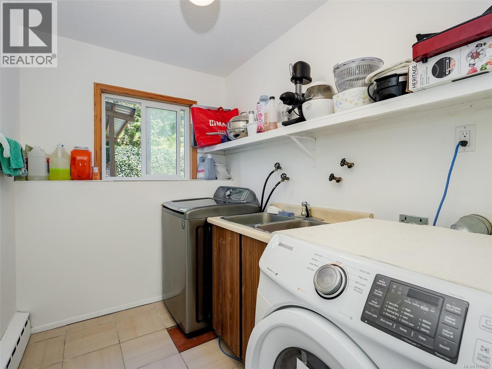 Photo 31 of 948 Mckenzie Ave, Saanich BC