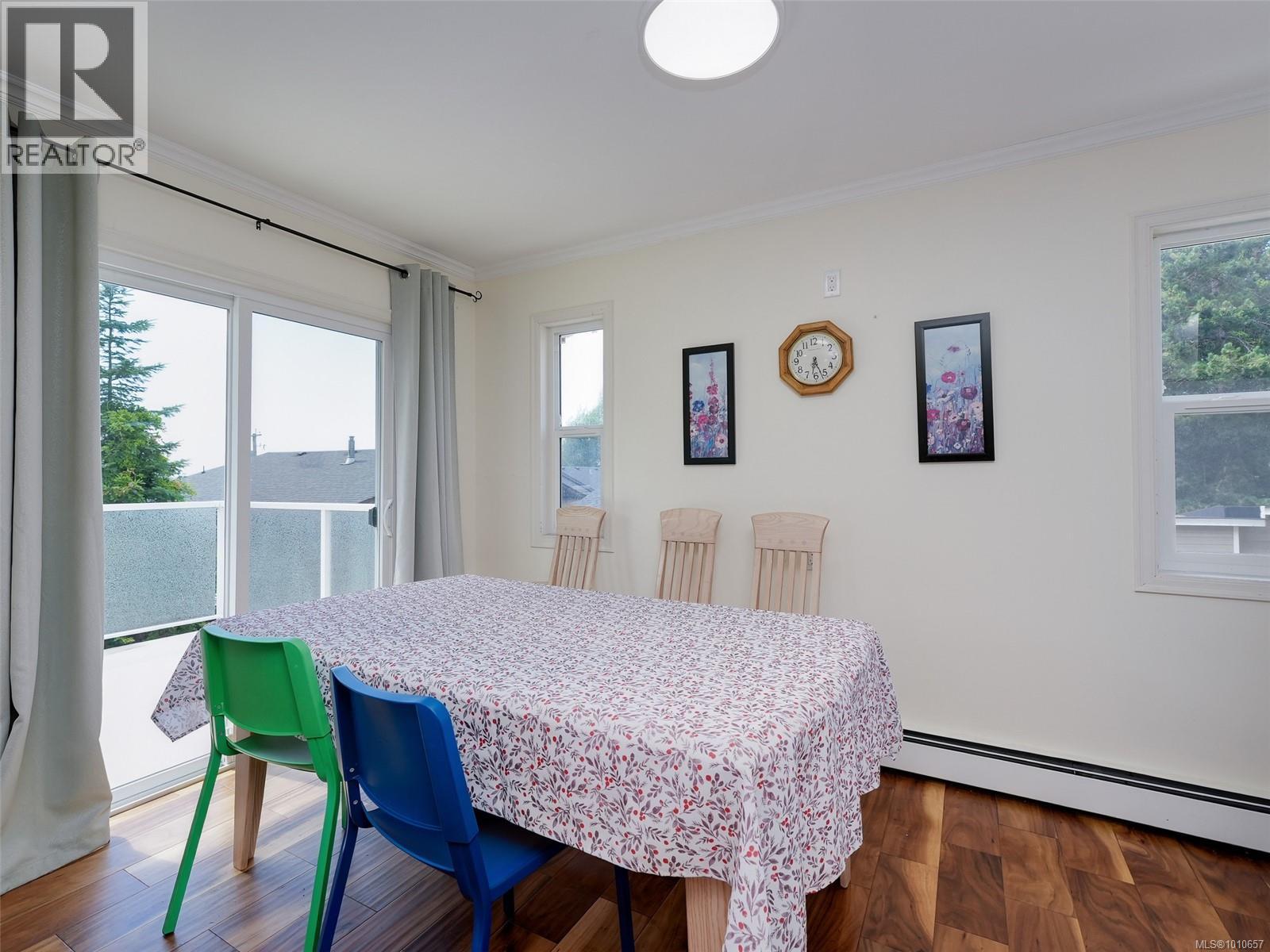Photo 33 of 948 Mckenzie Ave, Saanich BC