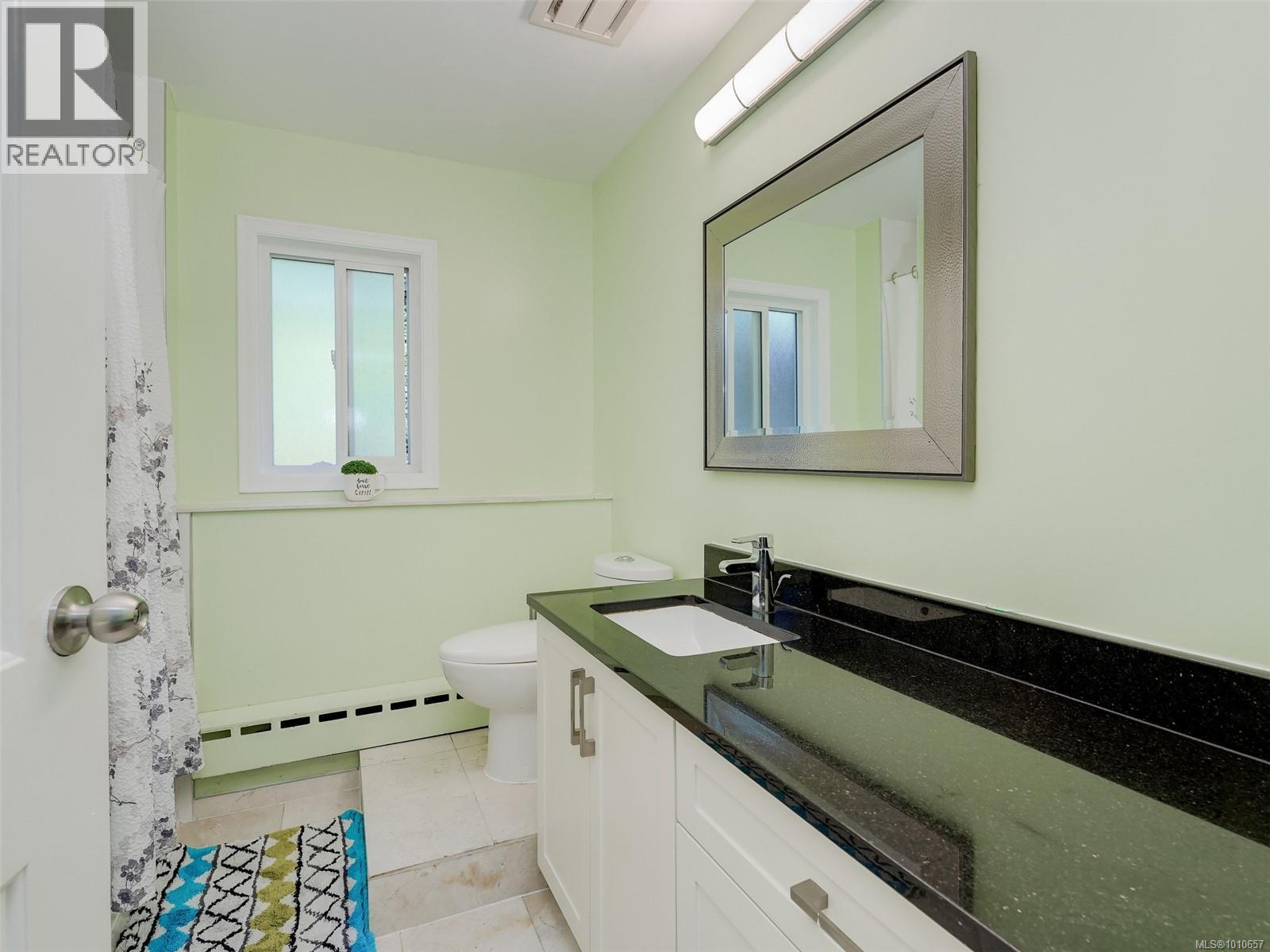 Photo 25 of 948 Mckenzie Ave, Saanich BC