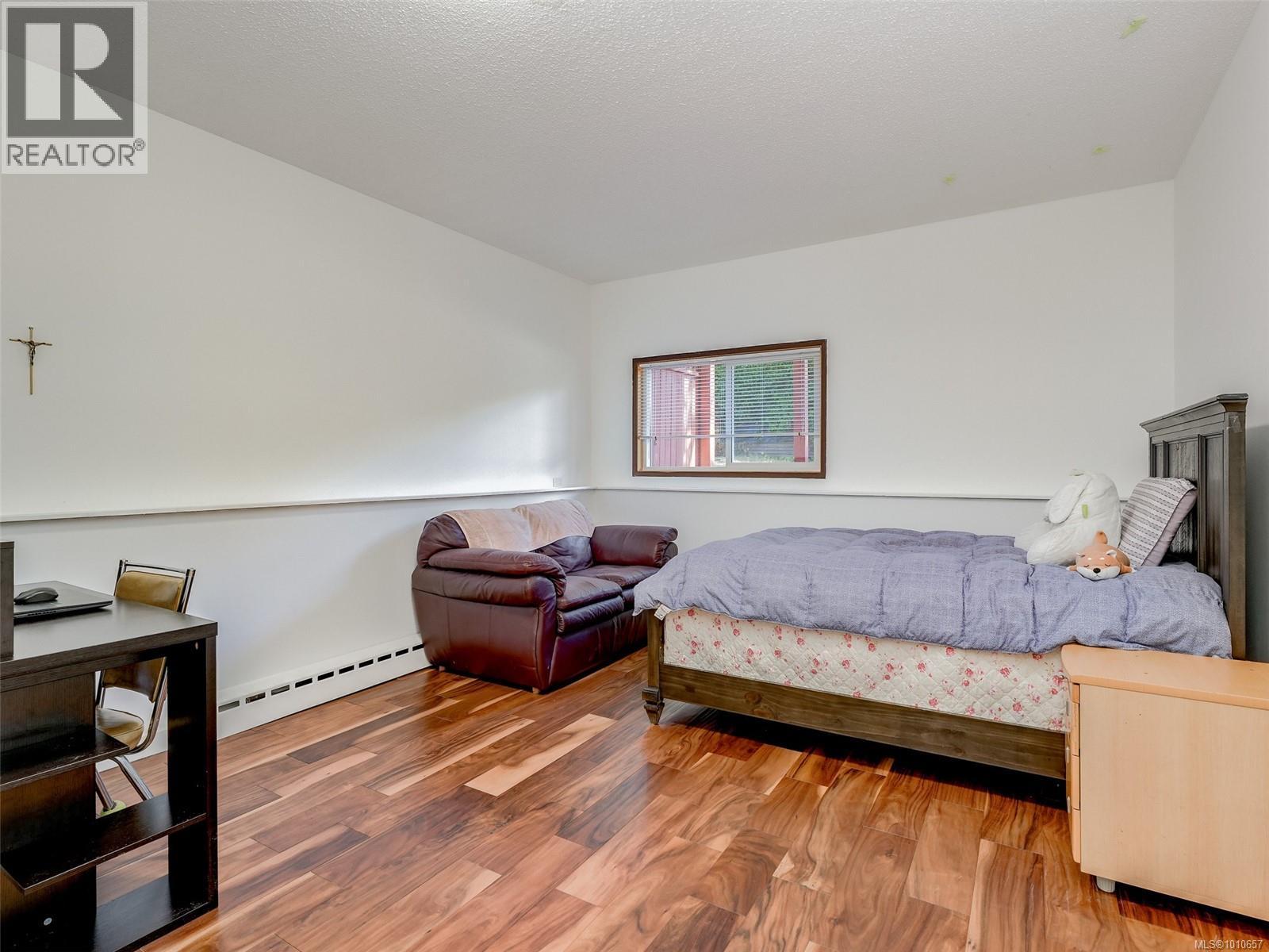 Photo 30 of 948 Mckenzie Ave, Saanich BC