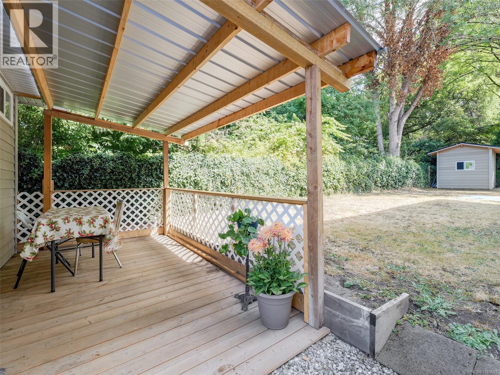 Photo 19 of 948 Mckenzie Ave, Saanich BC