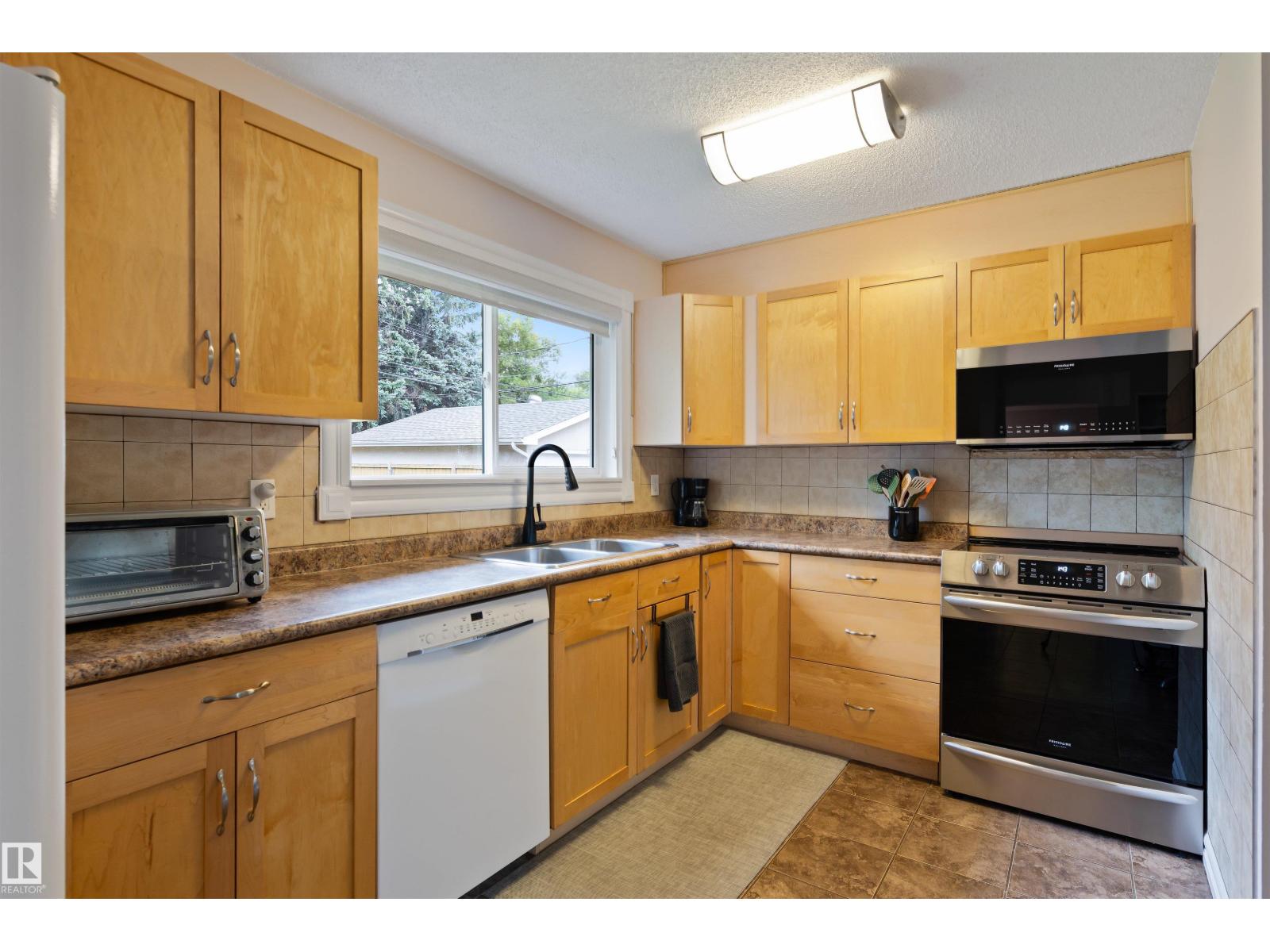 Photo 21 of 35 Stanley Dr, St Albert AB