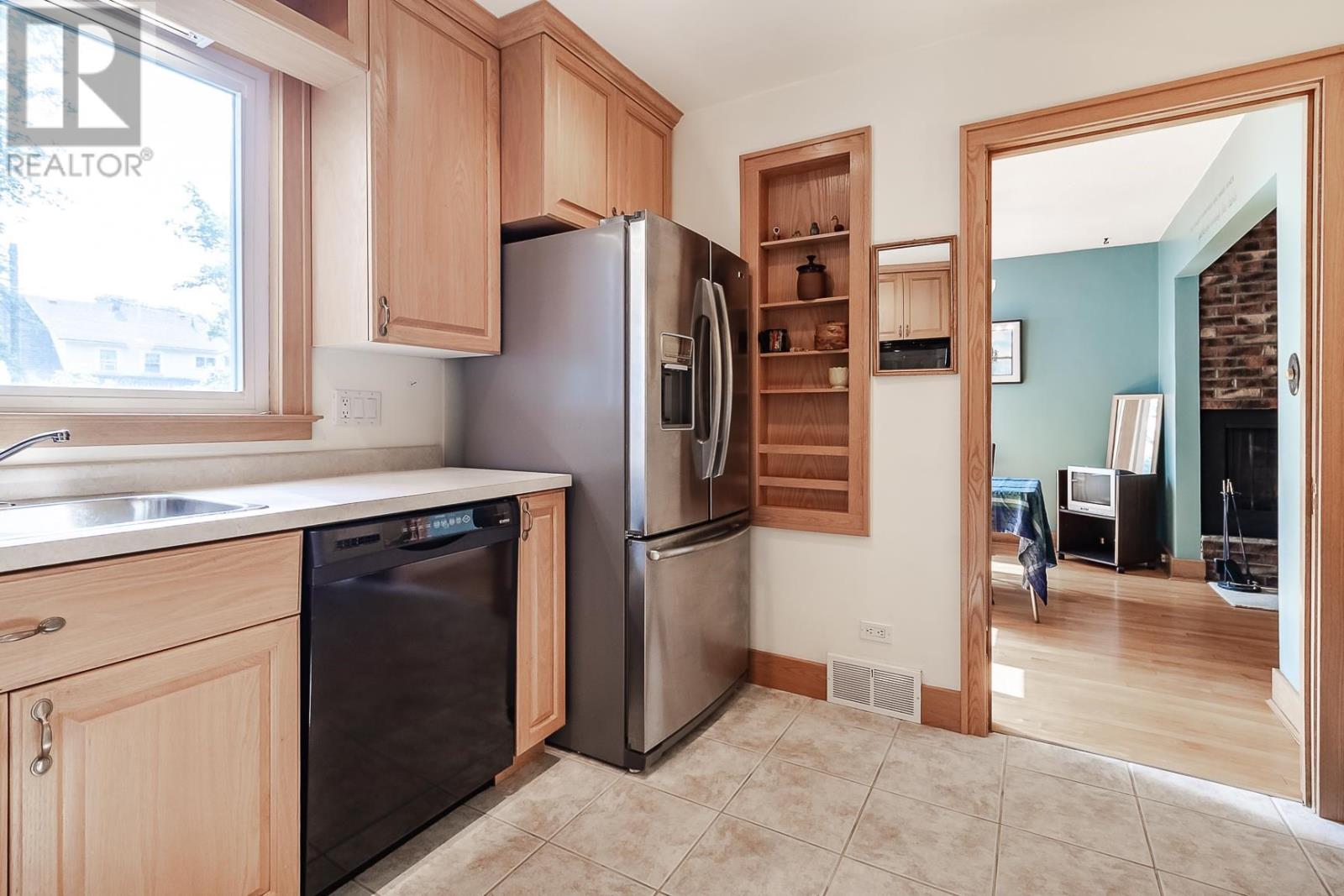 Photo 13 of 174 Mcgregor Ave, Sault Ste Marie ON