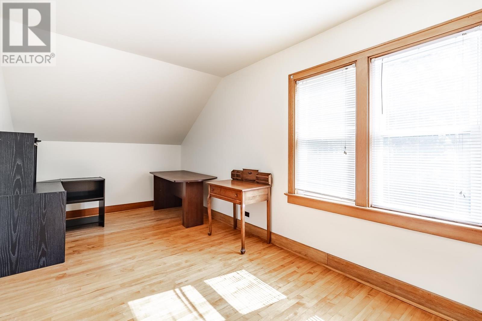 Photo 11 of 174 Mcgregor Ave, Sault Ste Marie ON