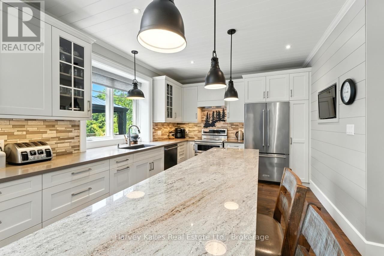 Photo 10 of 2781 Muskoka Road 118 West, Muskoka Lakes ON