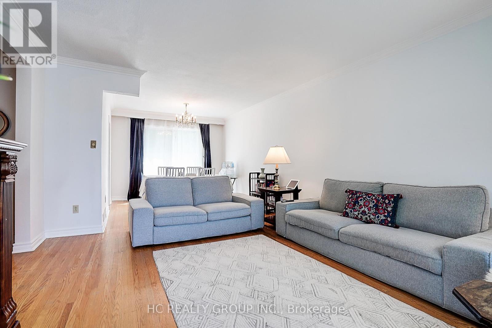 Photo 34 of 72 Woodthorpe Road, Toronto ON