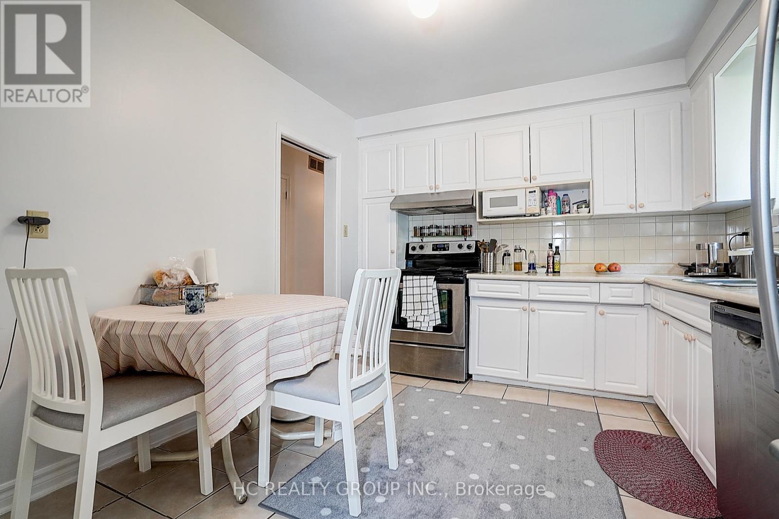 Photo 9 of 72 Woodthorpe Road, Toronto ON