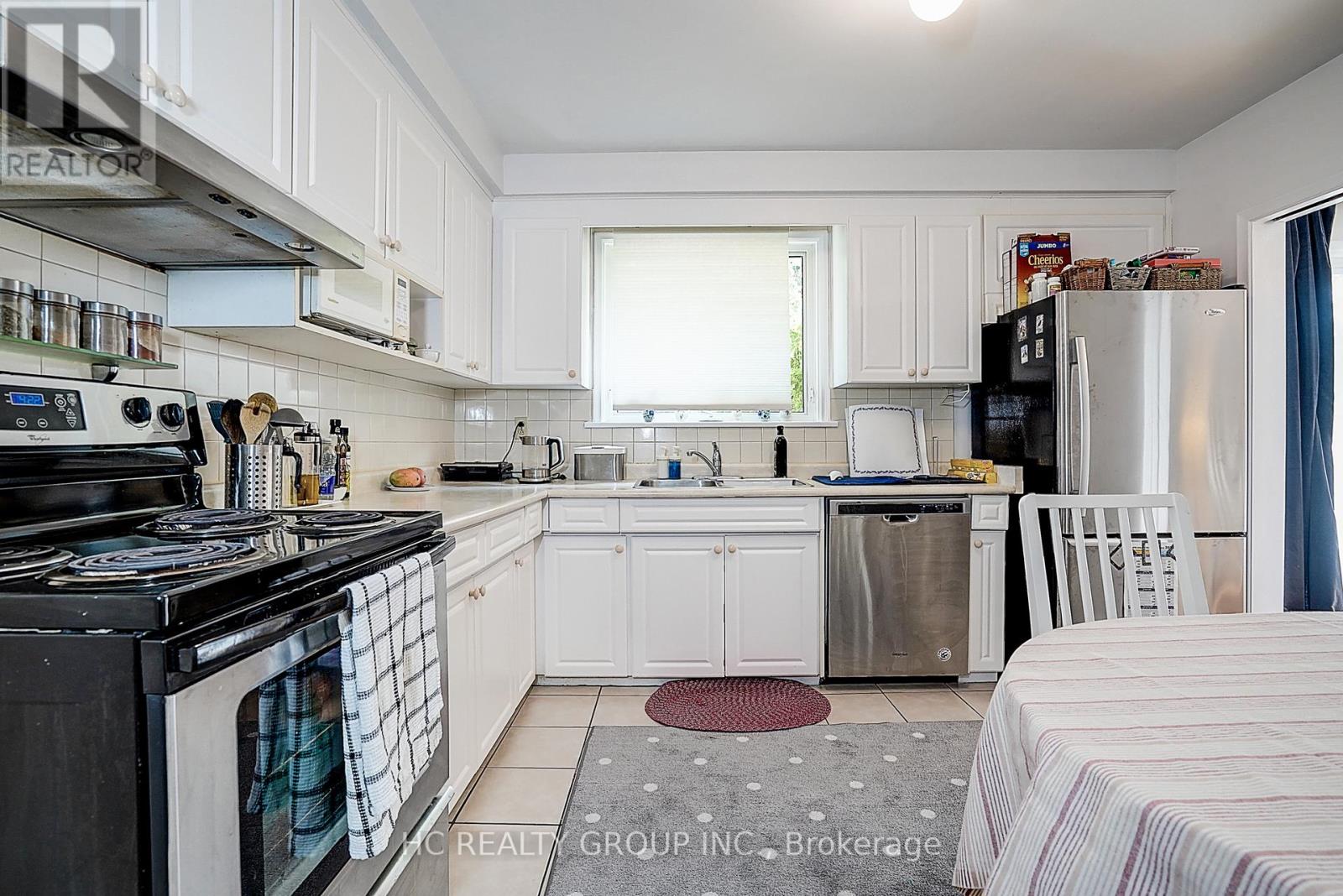 Photo 13 of 72 Woodthorpe Road, Toronto ON