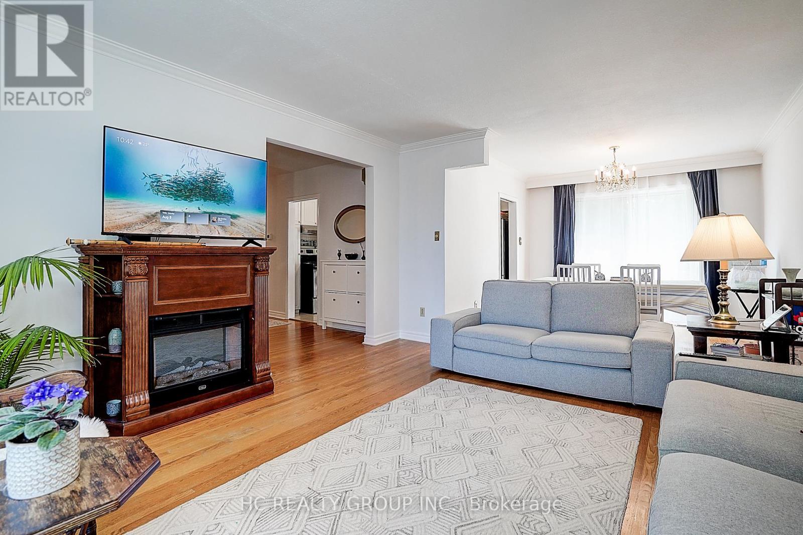 Photo 25 of 72 Woodthorpe Road, Toronto ON