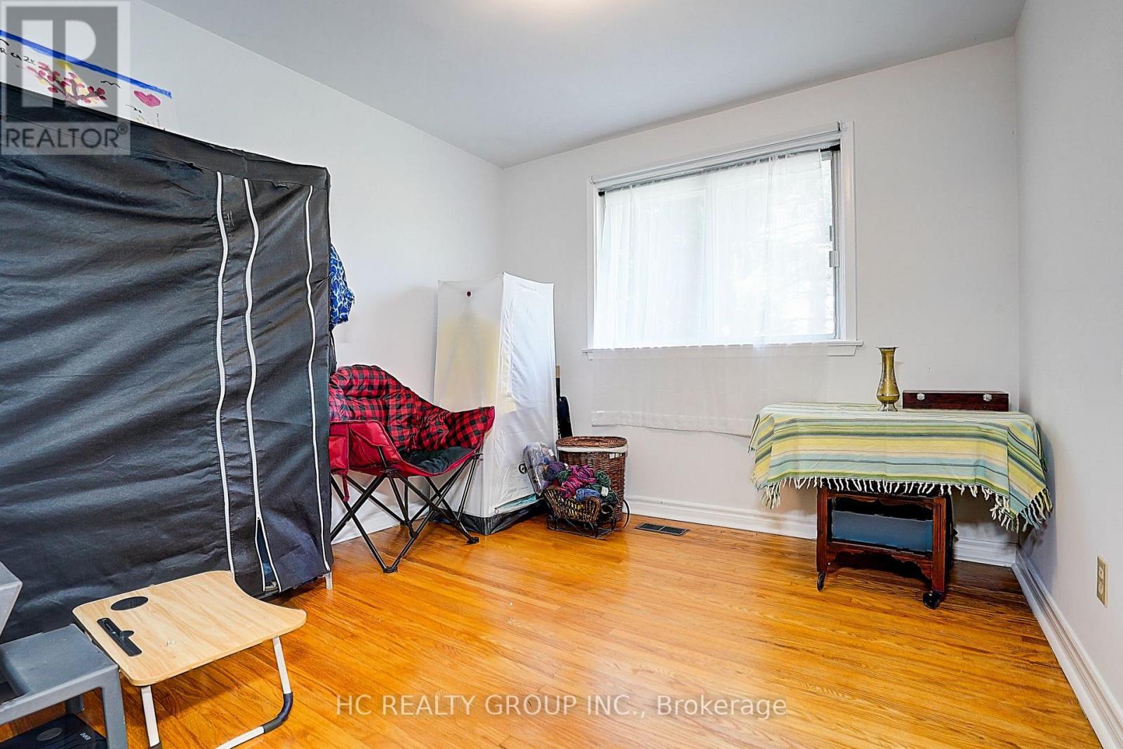 Photo 4 of 72 Woodthorpe Road, Toronto ON