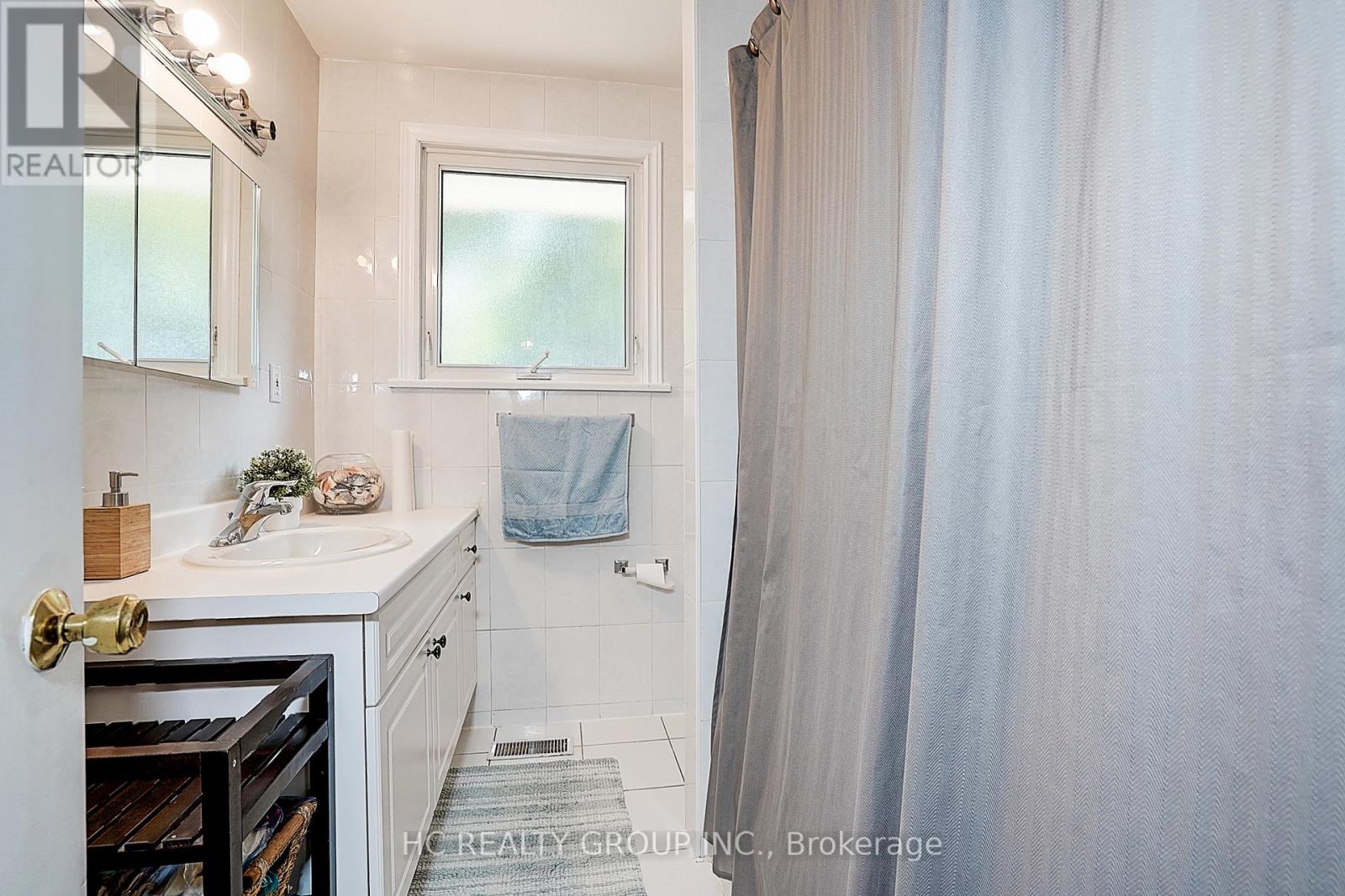 Photo 1 of 72 Woodthorpe Road, Toronto ON