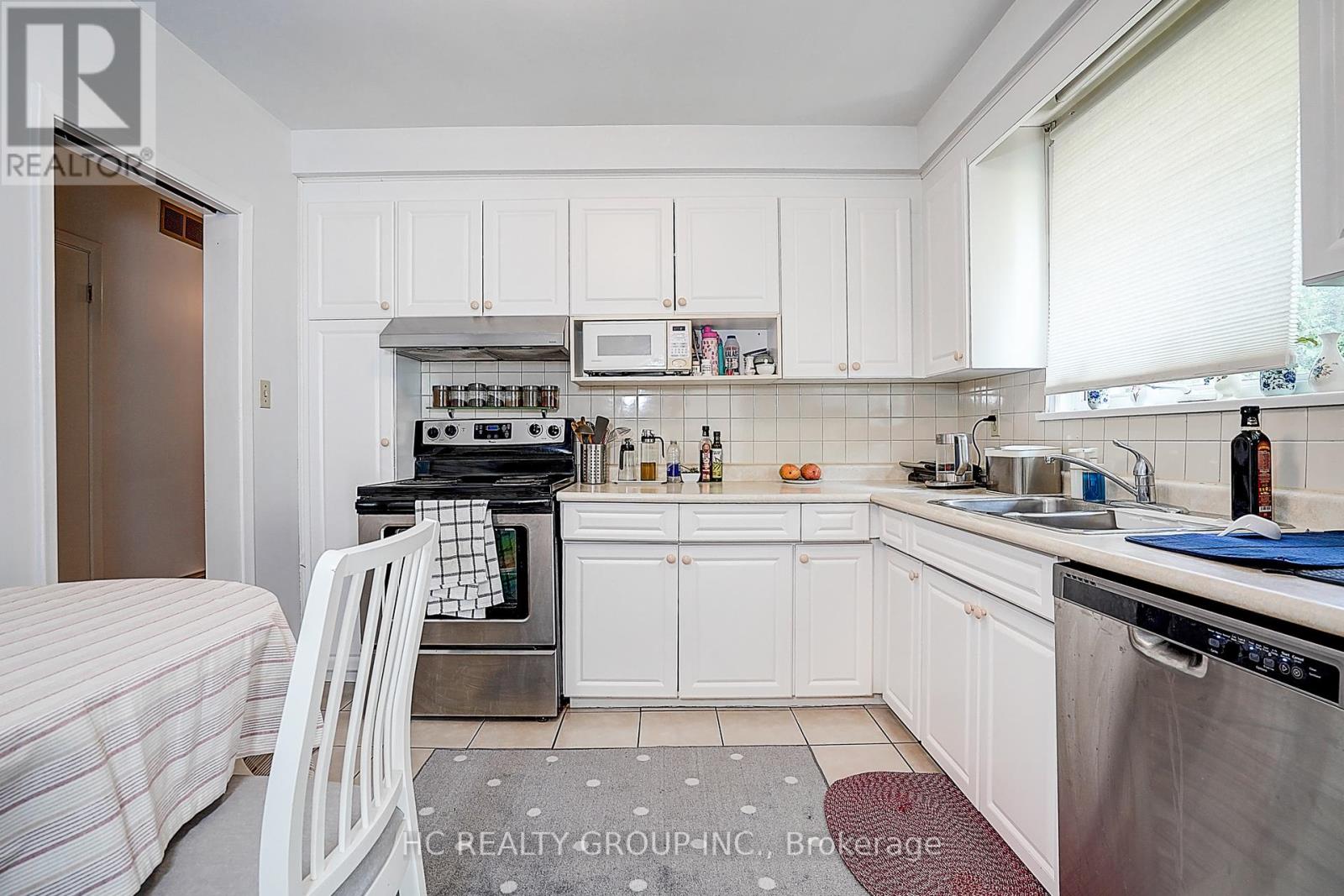 Photo 18 of 72 Woodthorpe Road, Toronto ON