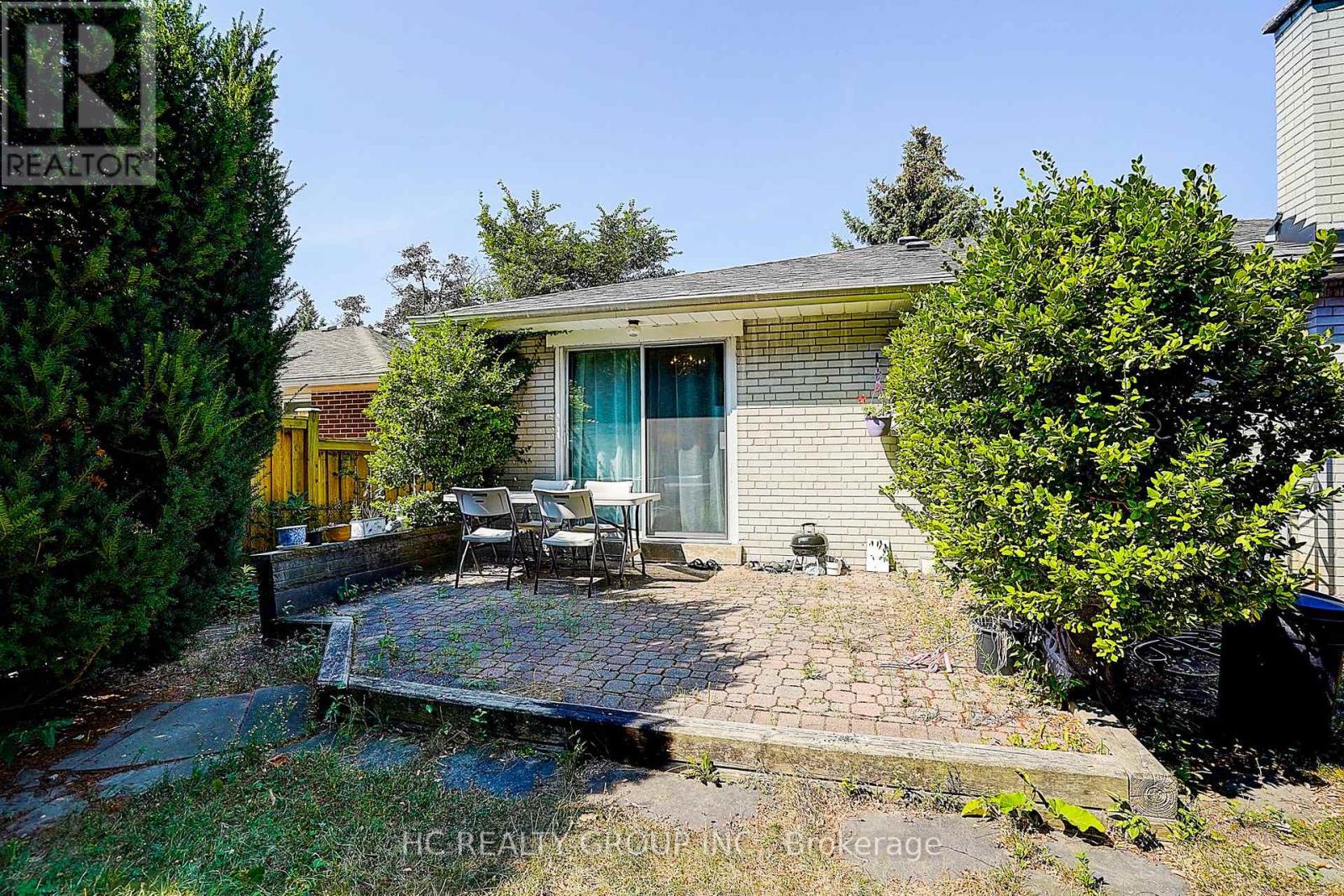 Photo 5 of 72 Woodthorpe Road, Toronto ON