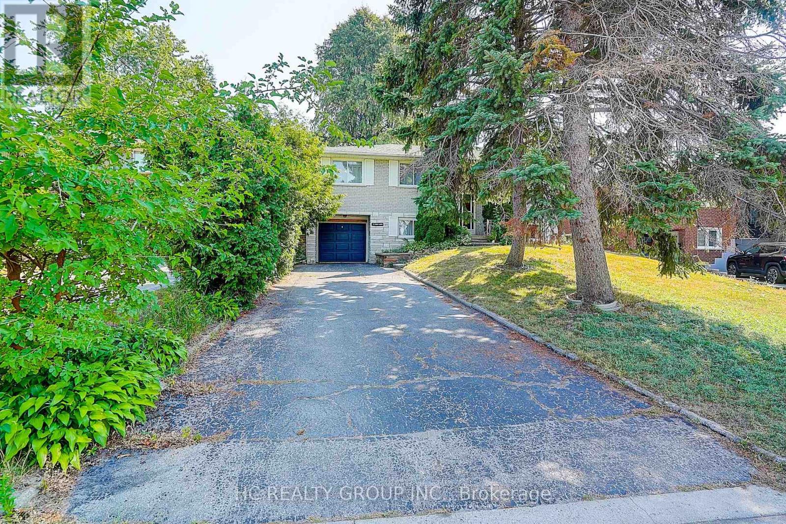 Photo 41 of 72 Woodthorpe Road, Toronto ON