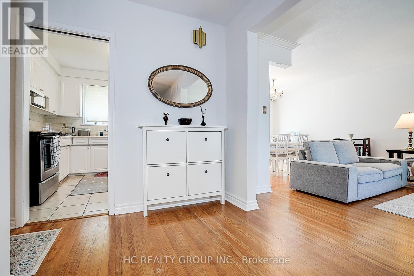 Photo 26 of 72 Woodthorpe Road, Toronto ON