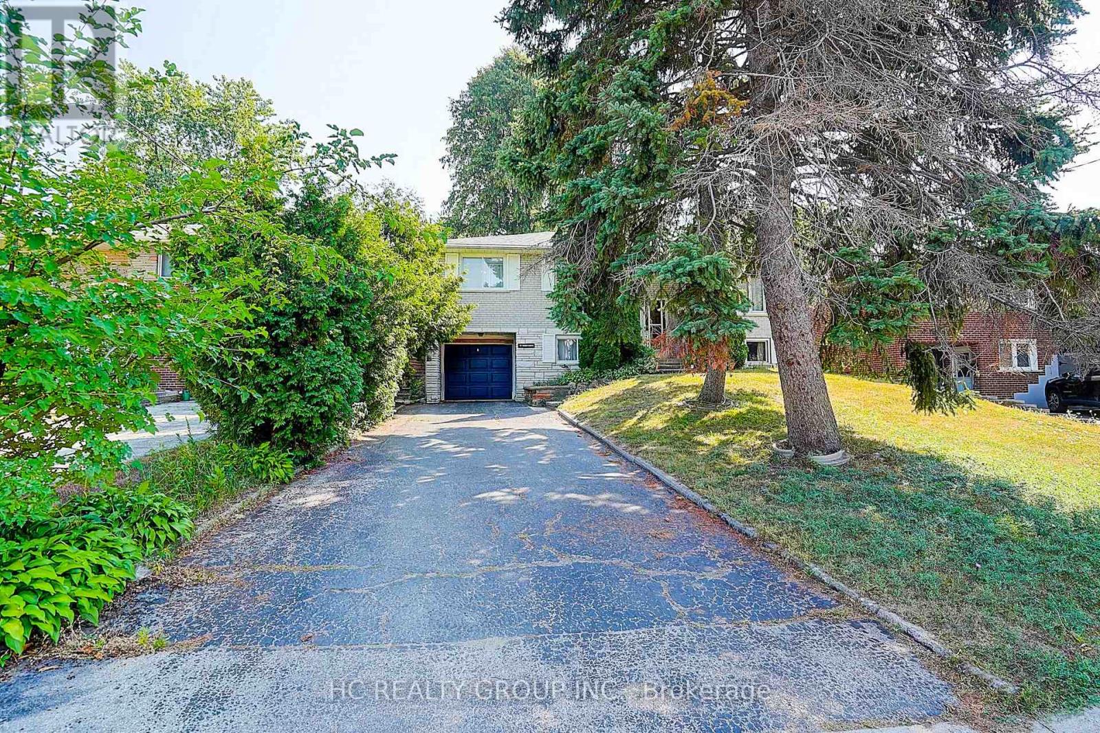 Photo 7 of 72 Woodthorpe Road, Toronto ON