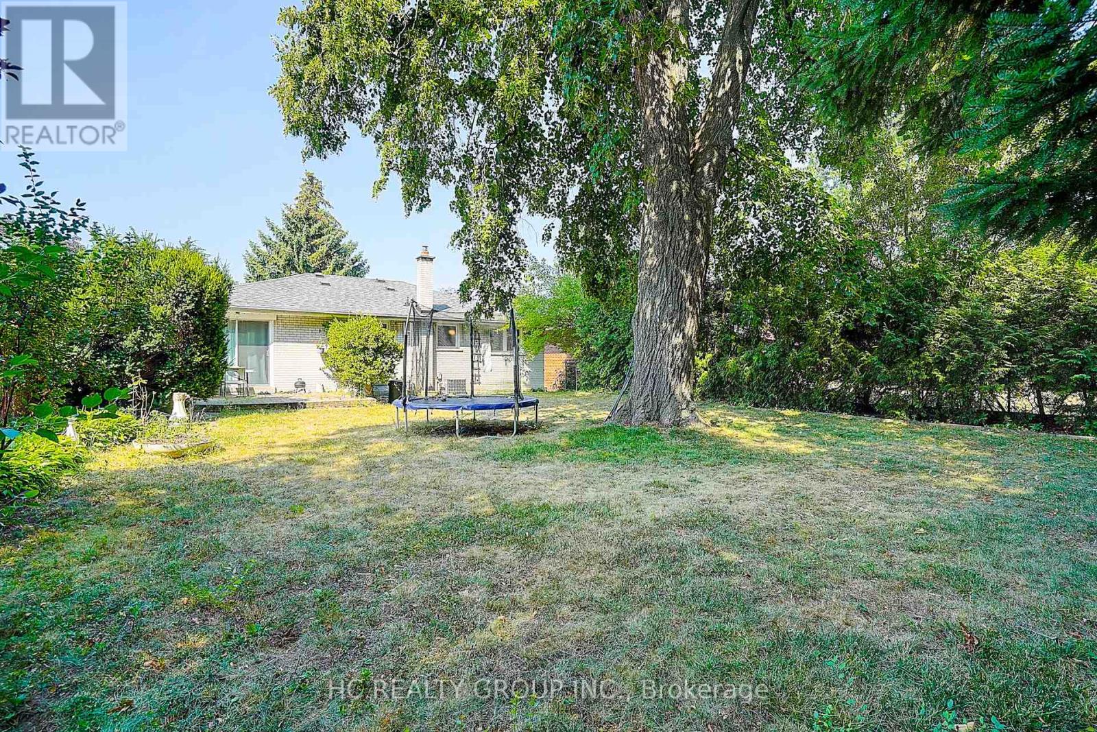 Photo 33 of 72 Woodthorpe Road, Toronto ON