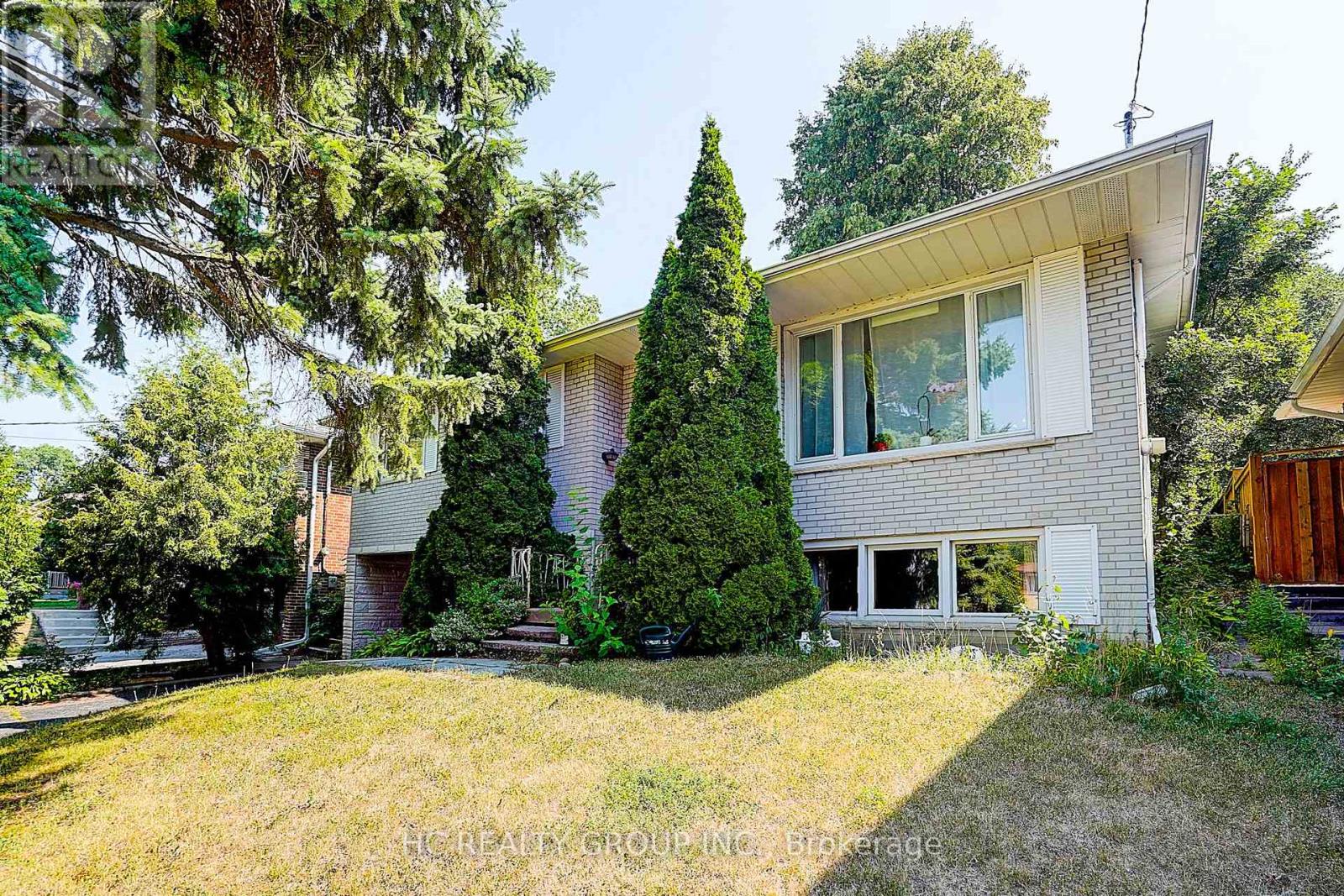 Photo 10 of 72 Woodthorpe Road, Toronto ON