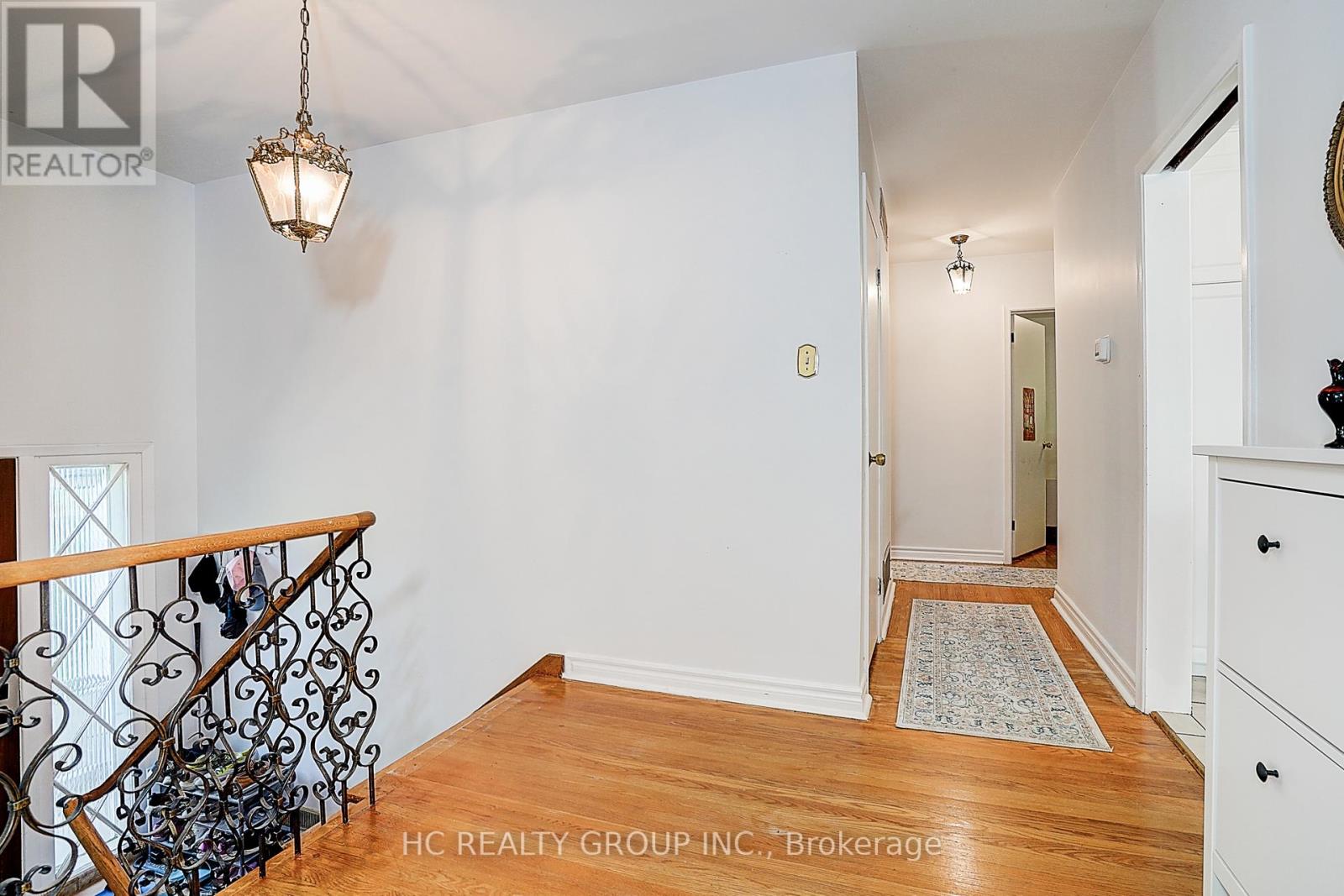 Photo 35 of 72 Woodthorpe Road, Toronto ON