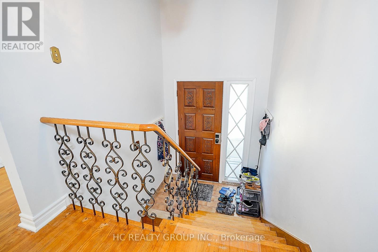 Photo 24 of 72 Woodthorpe Road, Toronto ON