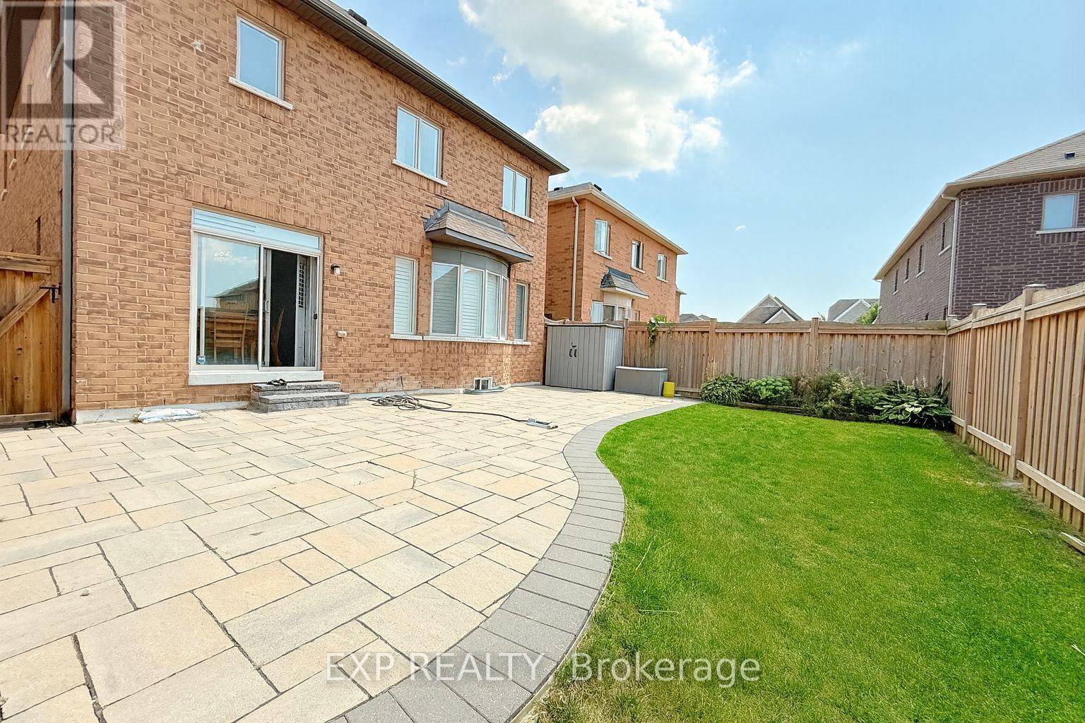 Photo 3 of 278 The Bridle Walk, Markham ON