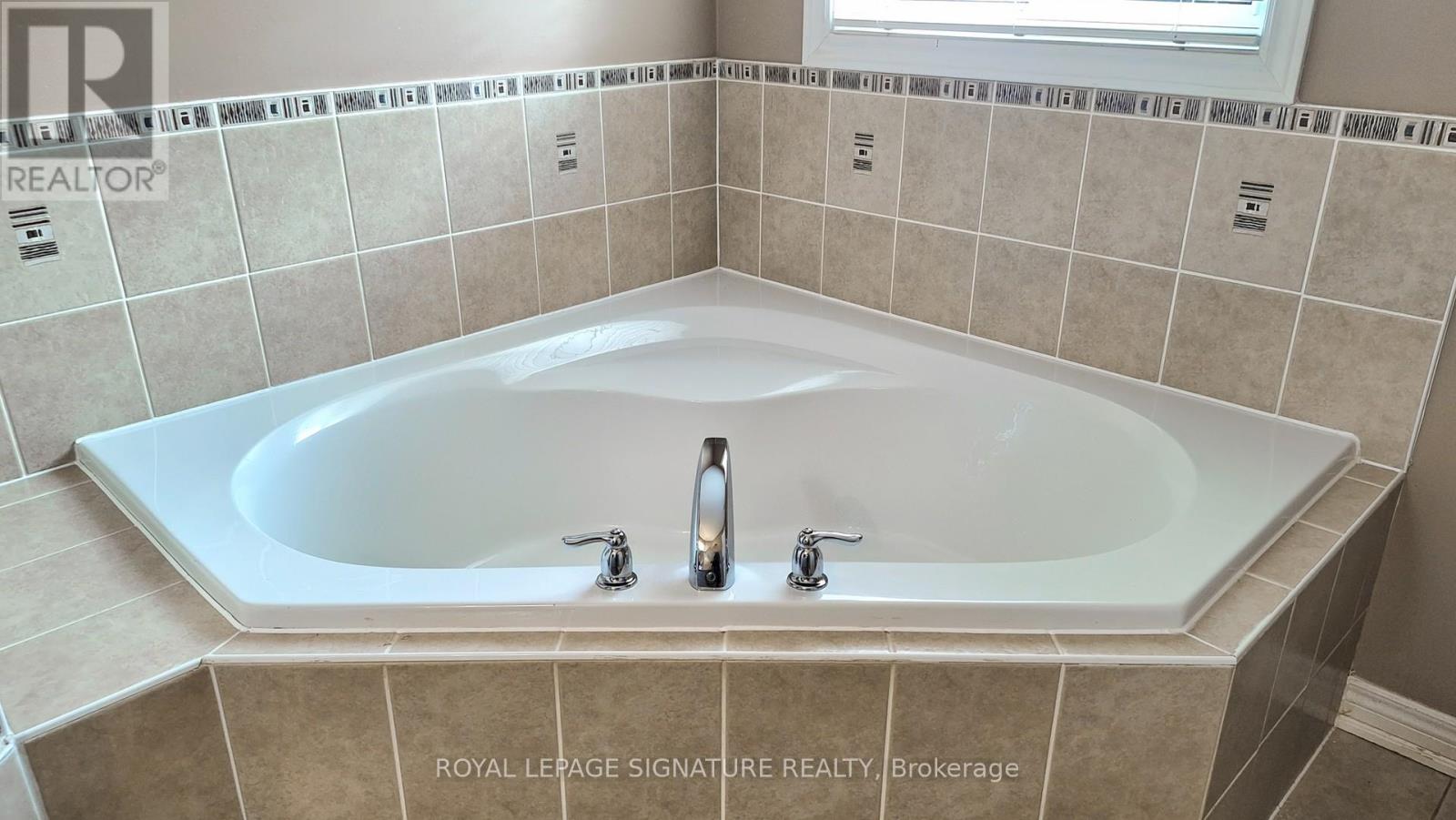 Photo 32 of 61 Buchanan Drive, New Tecumseth ON