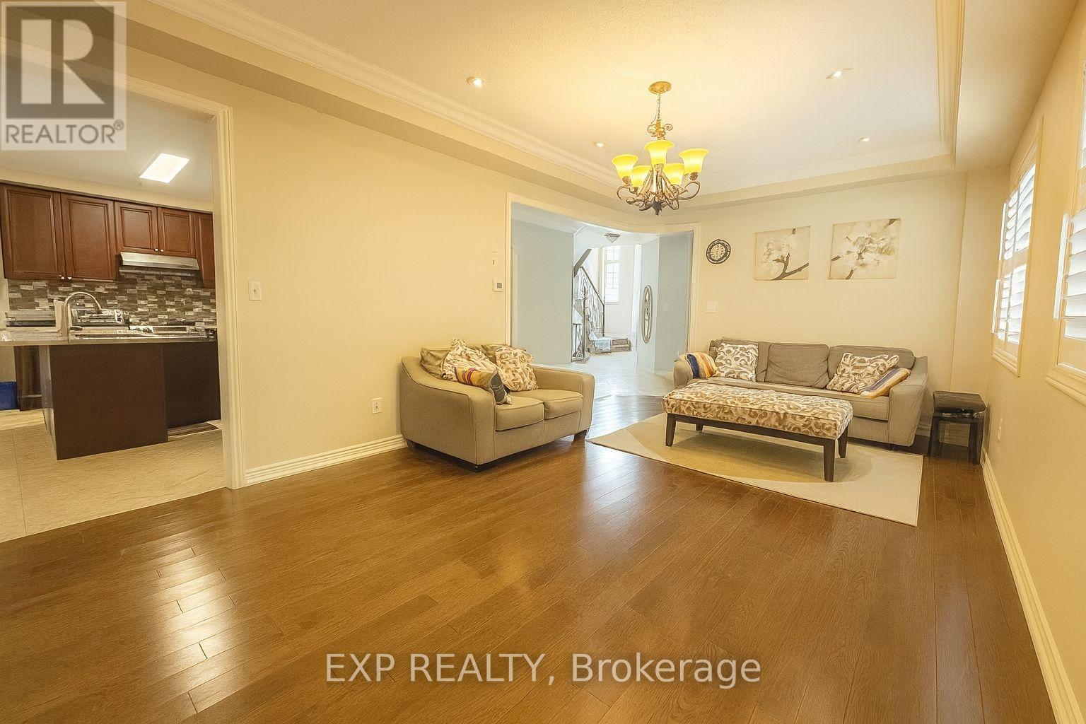 Photo 2 of 278 The Bridle Walk, Markham ON