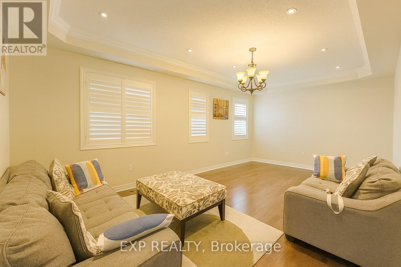 Photo 8 of 278 The Bridle Walk, Markham ON