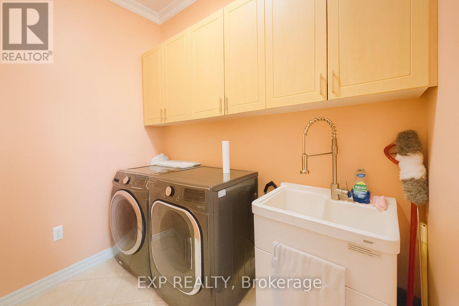 Photo 23 of 278 The Bridle Walk, Markham ON