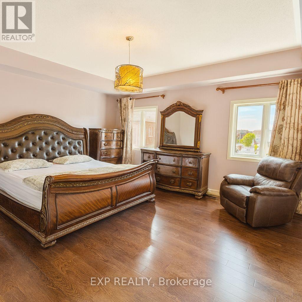 Photo 24 of 278 The Bridle Walk, Markham ON