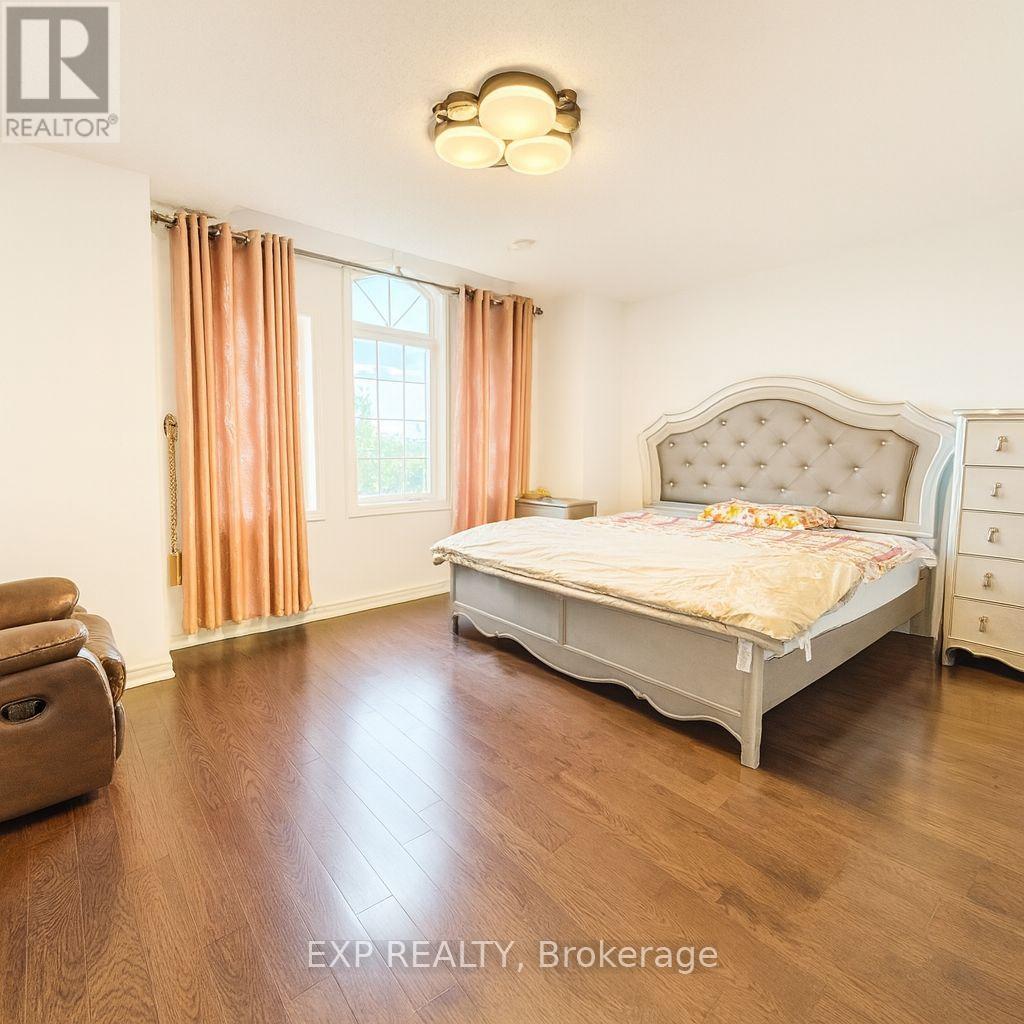 Photo 9 of 278 The Bridle Walk, Markham ON
