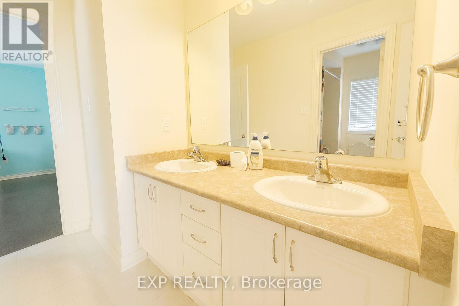Photo 25 of 278 The Bridle Walk, Markham ON