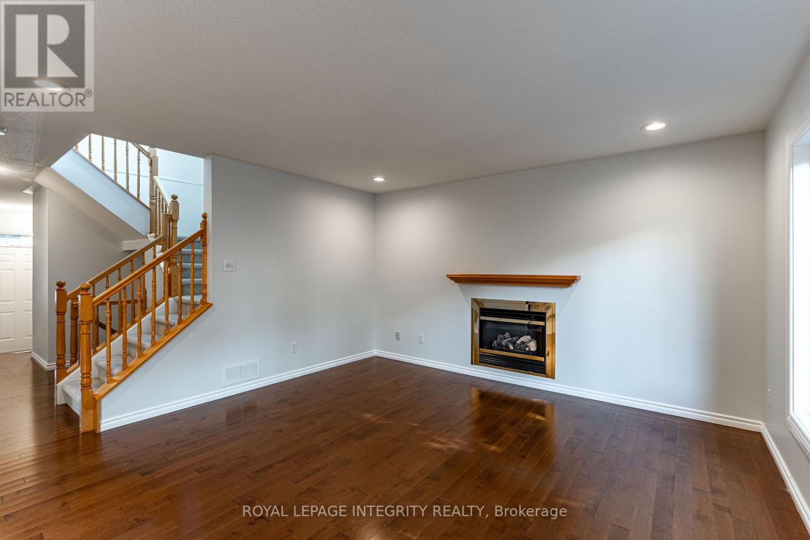 Photo 14 of 71 Appledale Drive, Ottawa ON