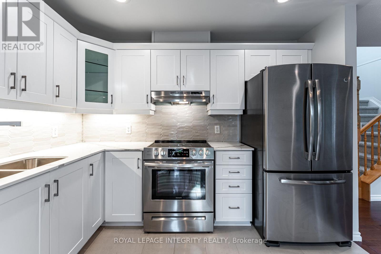 Photo 20 of 71 Appledale Drive, Ottawa ON