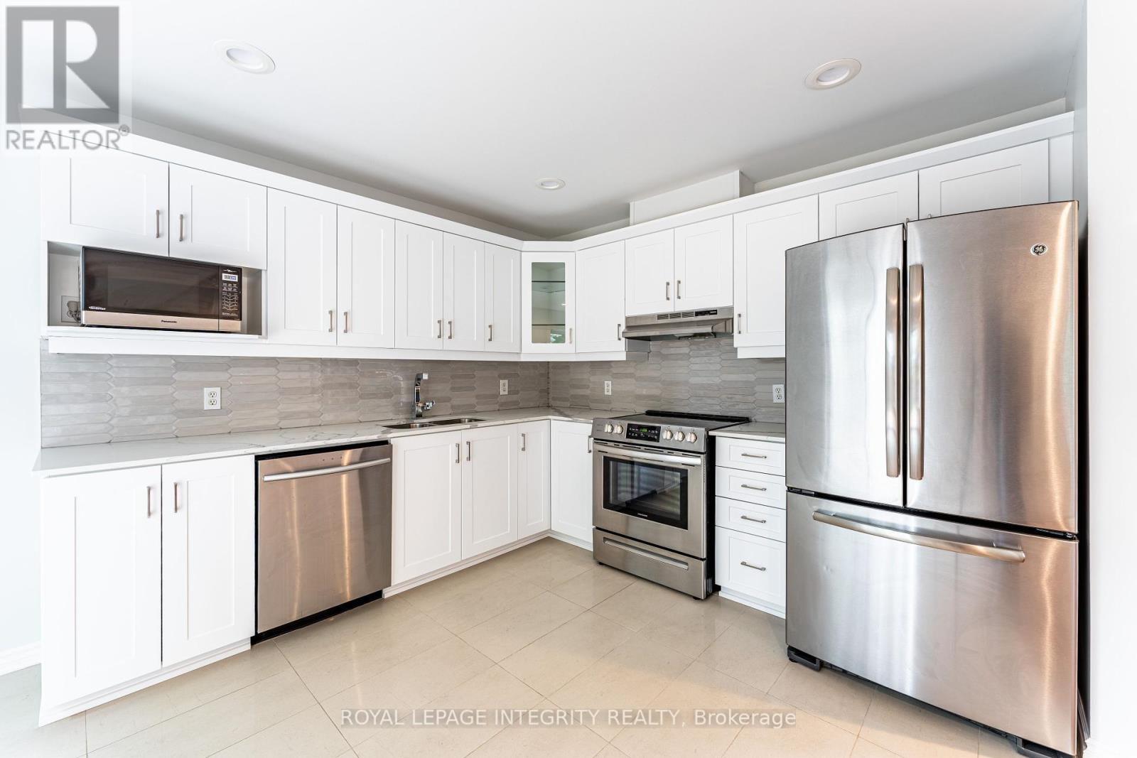Photo 16 of 71 Appledale Drive, Ottawa ON