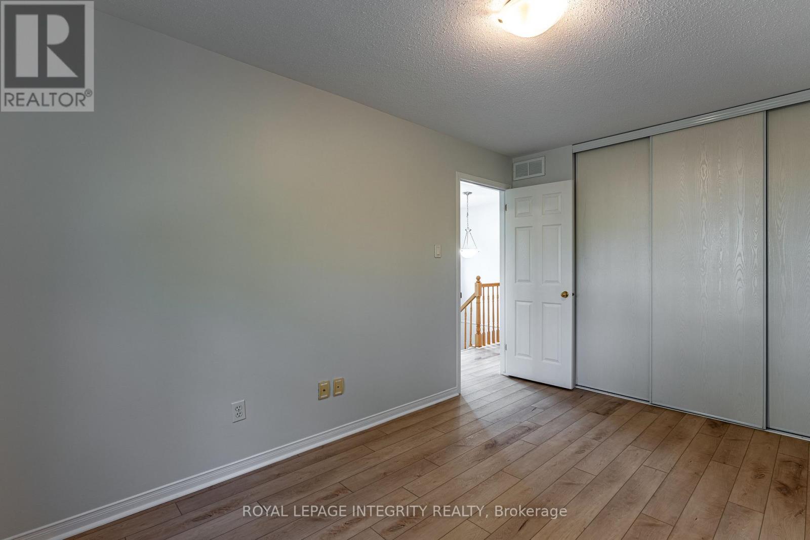 Photo 29 of 71 Appledale Drive, Ottawa ON