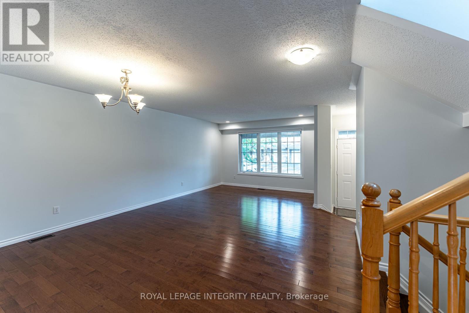 Photo 11 of 71 Appledale Drive, Ottawa ON