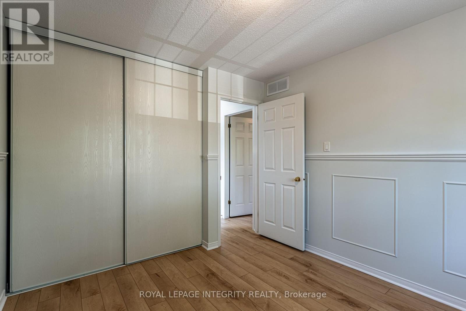 Photo 27 of 71 Appledale Drive, Ottawa ON