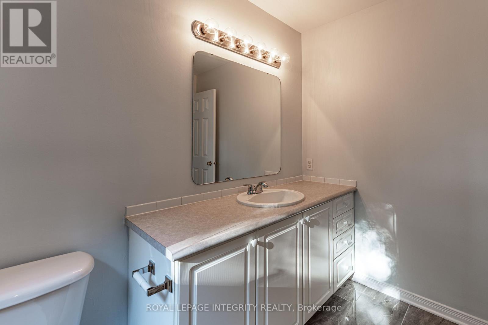 Photo 35 of 71 Appledale Drive, Ottawa ON