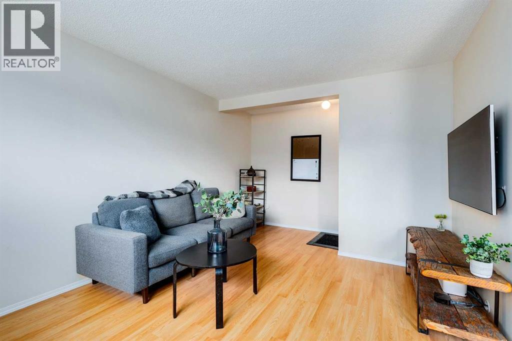 Single Family House for Sale in   Bracewood Drive SW Braeside Calgary 