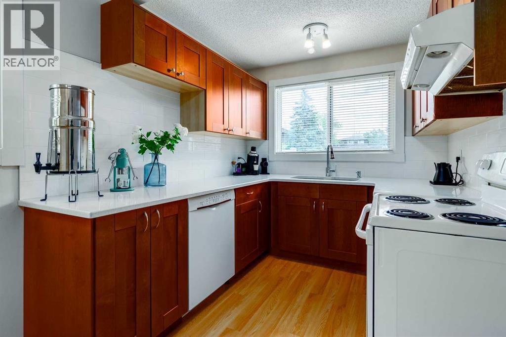 Single Family House for Sale in   Bracewood Drive SW Braeside Calgary 