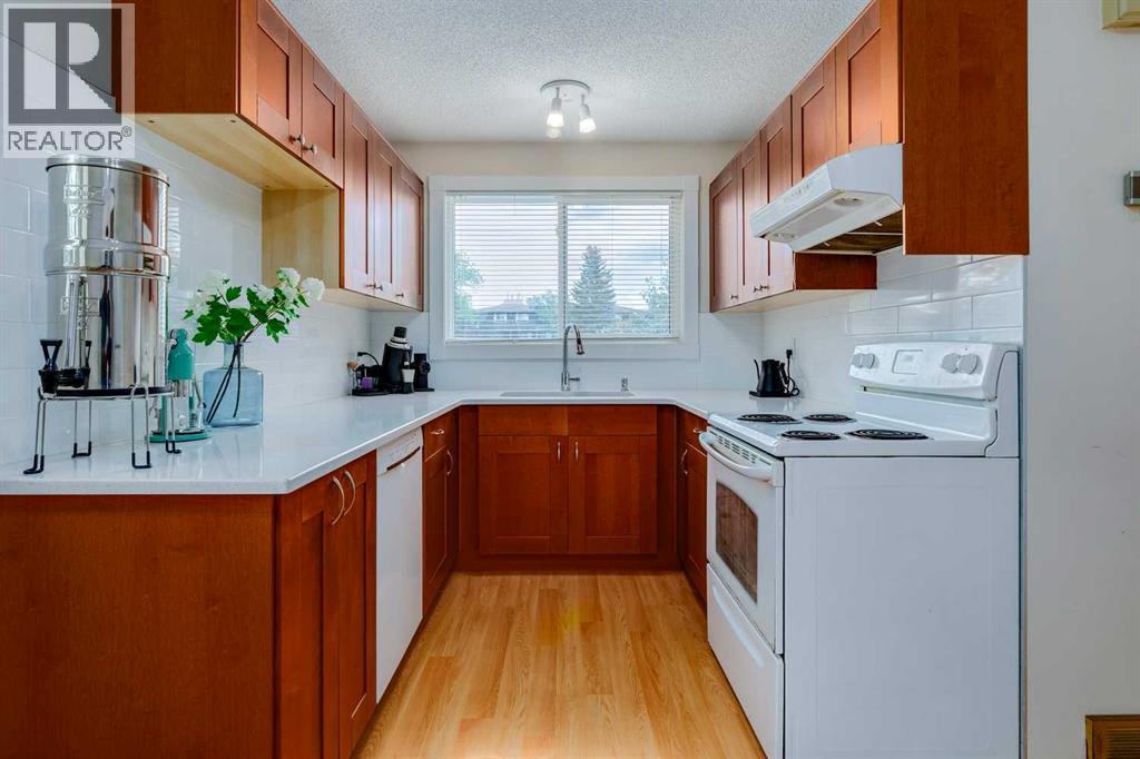 Single Family House for Sale in   Bracewood Drive SW Braeside Calgary 