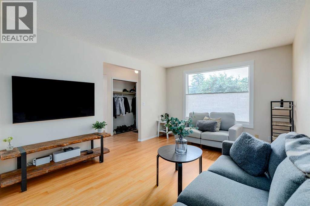 Single Family House for Sale in   Bracewood Drive SW Braeside Calgary 
