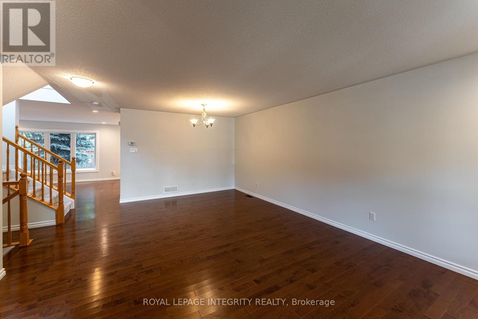 Photo 6 of 71 Appledale Drive, Ottawa ON