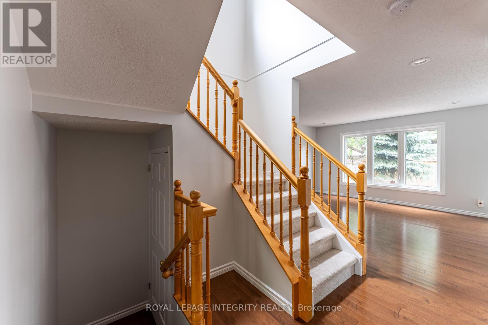 Photo 7 of 71 Appledale Drive, Ottawa ON