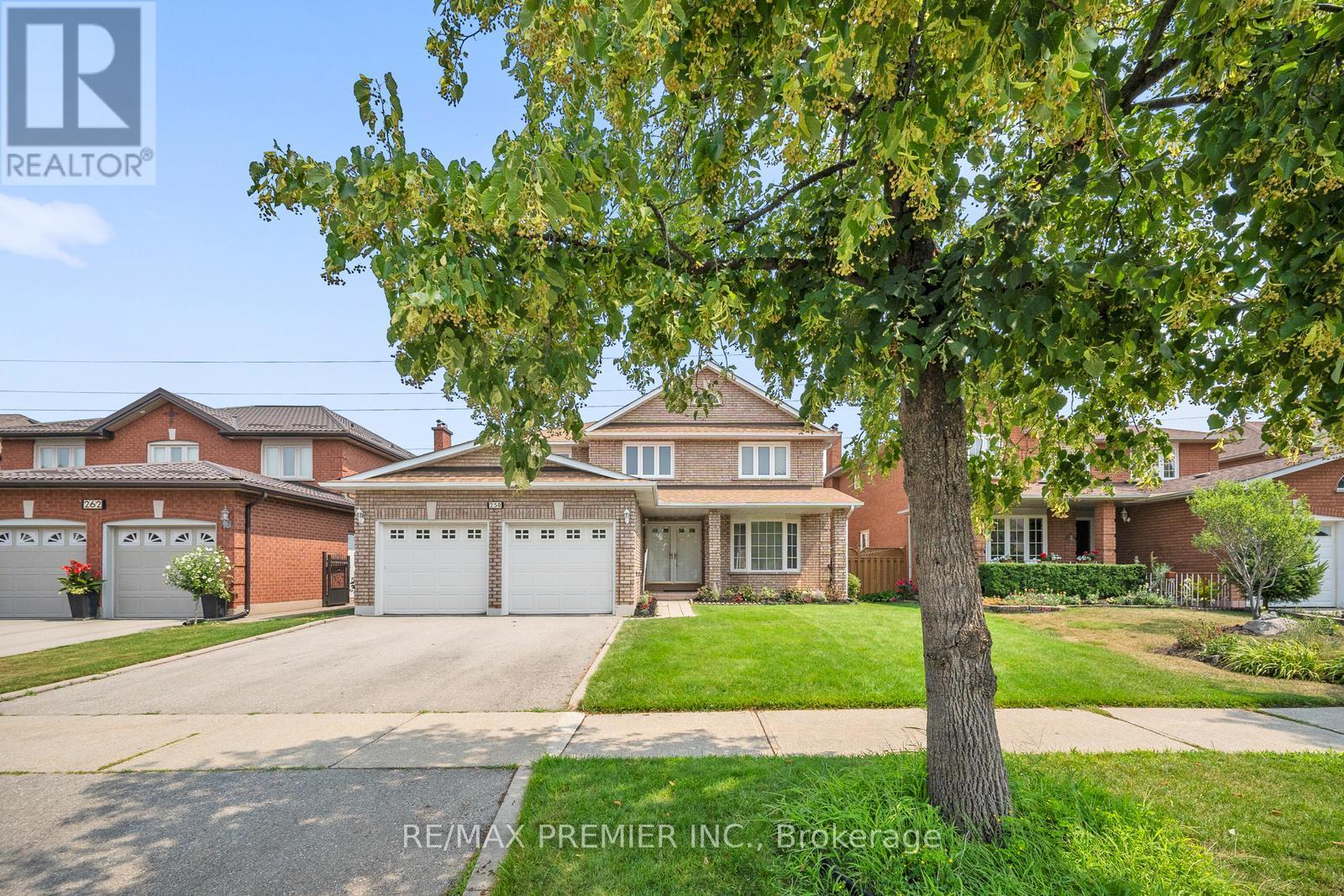 Photo 2 of 258 Mapes Avenue, Vaughan ON