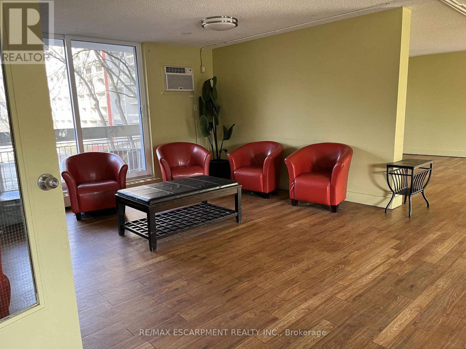 Photo 8 of 315 350 Quigley Road, Hamilton ON