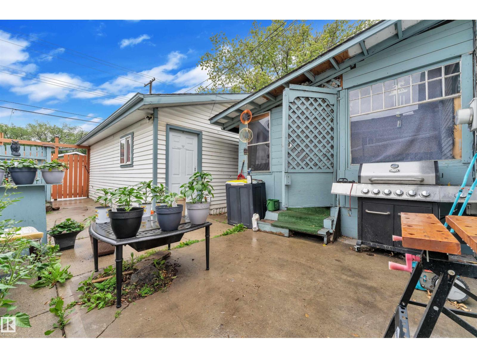 Photo 11 of 11725 97 St Nw, Edmonton AB